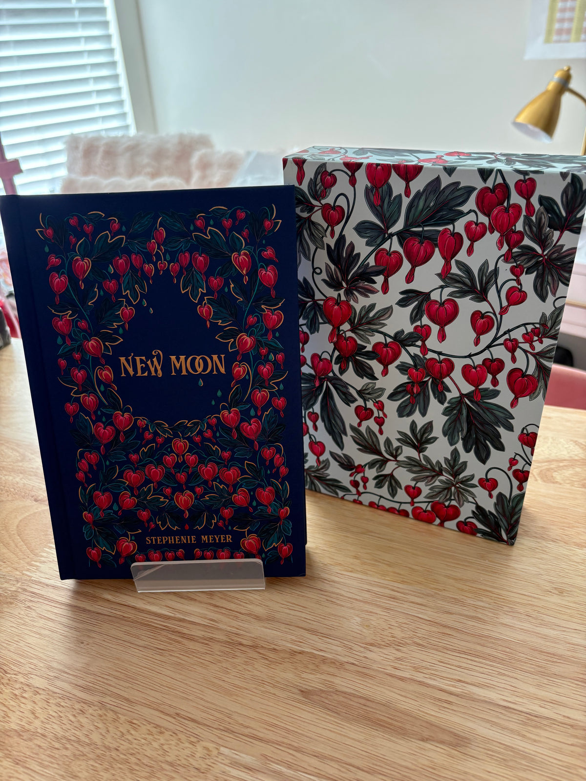 Deluxe Edition New Moon Sprayed Edge (Hard Cover) (Wrapped)